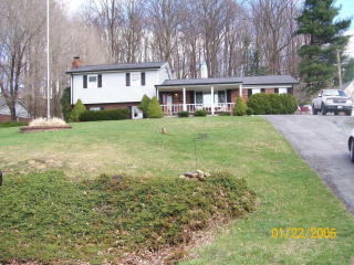 216 Olympic Dr, Tazewell, VA 24651-8338