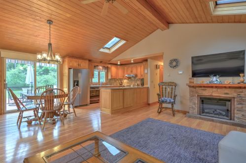 14 Kingswood Cir, Madison, NH 03875-4137