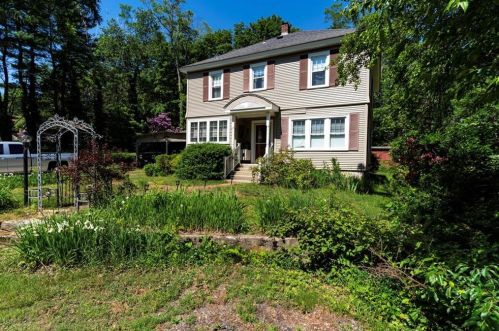 1 Kernan St, Coventry, RI 02816-7651