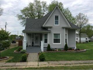 354 Macoupin St, Staunton, IL 62088-1414