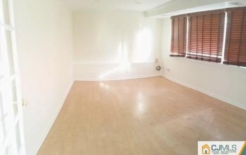 106 Southwood Dr, Old Bridge, NJ 08857-1627