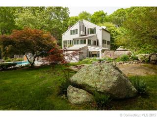 90 Dolan Dr, Guilford, CT 06437-2350
