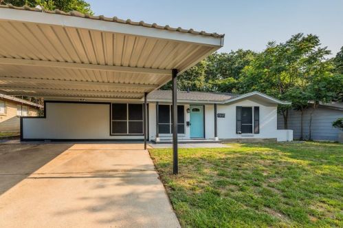7217 Nosilla St, Fort Worth, TX 76112-7232