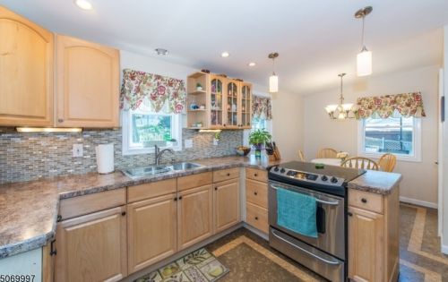 42 Bertrand Rd, Mount Arlington, NJ 07856-1421