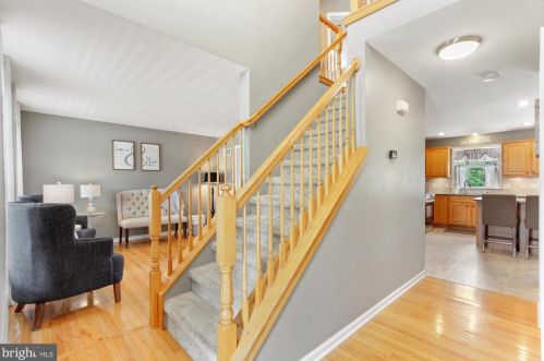 1457 Wheatfield Dr, York, PA 17408-8542