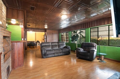1549 Western Ave, Glendale CA  91201-1215 exterior