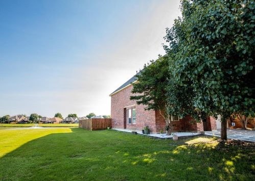 5416 Parkplace Dr, Argyle TX  76226-2216 exterior