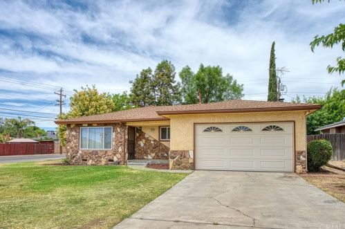 527 Beverly Dr, Clovis, CA 93612-2604