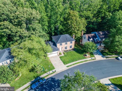 5835 Oakland Park Dr, Springfield VA  22015-2438 exterior