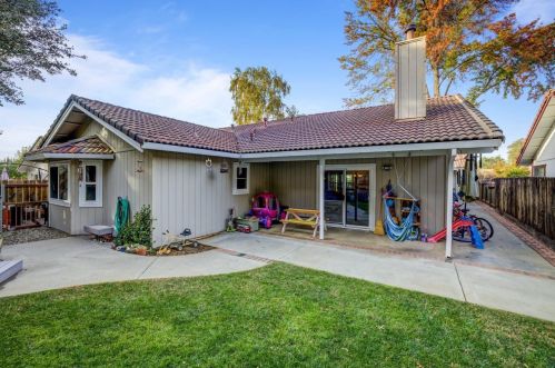 1235 Riv Blf Dr, Valley Home CA 95361-2655 exterior