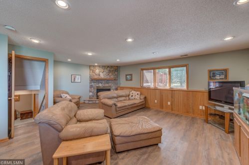 1090 Heather Dr, Saint Paul MN  55129-8573 exterior