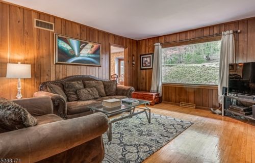 15 Cardinal Dr, Hackettstown NJ  07840-3005 exterior