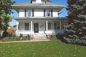 334 Prospect St, Kewanee, IL 61443-2914
