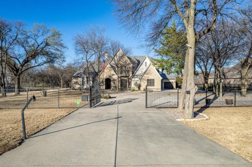 6300 Preferred Dr, Fort Worth TX  76179-8203 exterior