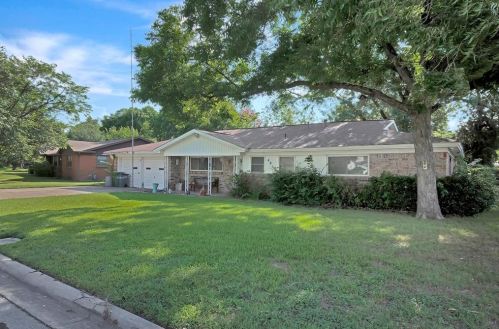 4912 Redondo St, Fort Worth TX  76180-7932 exterior