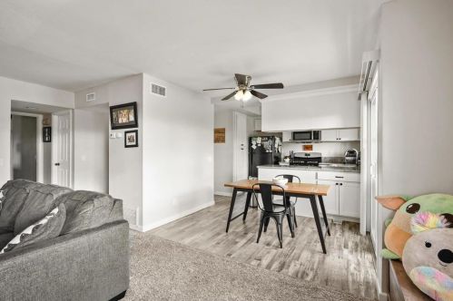 247 Alestar St, Vista CA 92084-5614 exterior