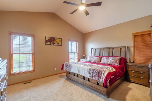1613 Parkside Dr, Sycamore IL  60178-3313 exterior