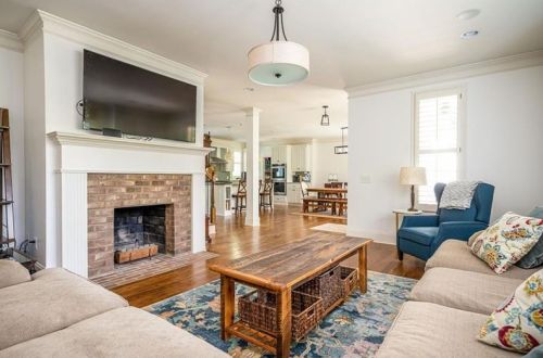 4437 Carmain Dr, Atlanta GA  30342-3503 exterior