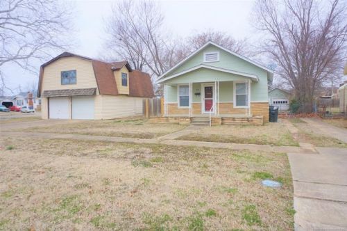 810 Moore St, Henryetta, OK 74437-5058