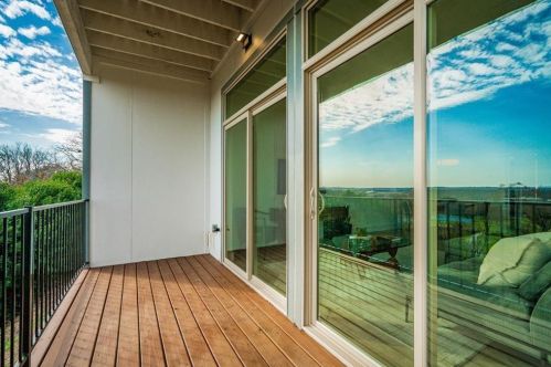 2803 Crest Ave, Austin TX  78702-2514 exterior