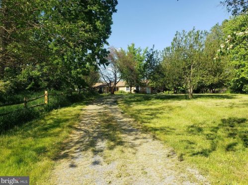 525 Greason Rd, Carlisle, PA 17015-9416