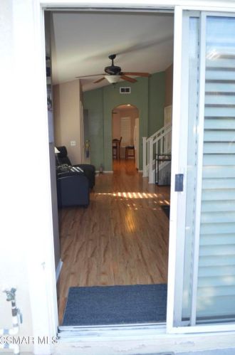 2040 Freesia Ave, Simi Valley CA  93063-3534 exterior