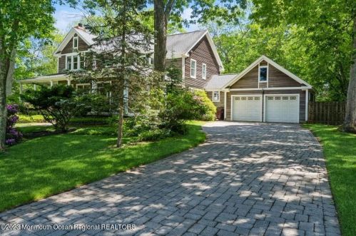18 Frost Dr, Berkeley Township, NJ 08721-1239