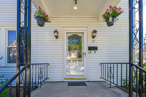 25 Sawyer St, Nashua, NH 03060-3743