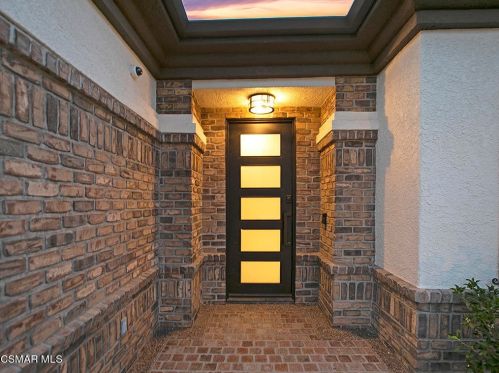 577 Blue Sky Cir, Simi Valley, CA 93065-7651