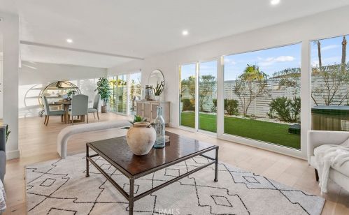 17089 Westport Dr, Huntington Beach CA  92649-4246 exterior