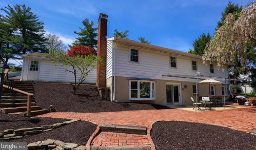 2033 Crescent Rd, York PA  17403-4760 exterior