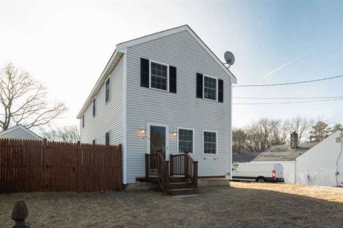 108 Main St, Seabrook, NH 03874-4616