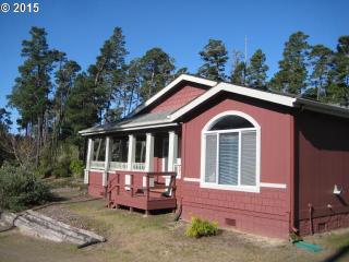 5464 Sunny Acres Rd, Florence, OR 97439-2201