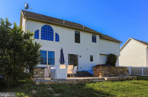 1443 Farm Cross Way, York PA  17408-8537 exterior