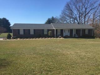 721 Plainview Dr, Dandridge, TN 37725-5055