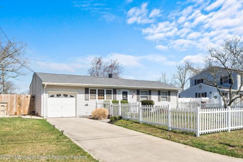 20 Mallard Rd, Berkeley Township, NJ 08721-1642