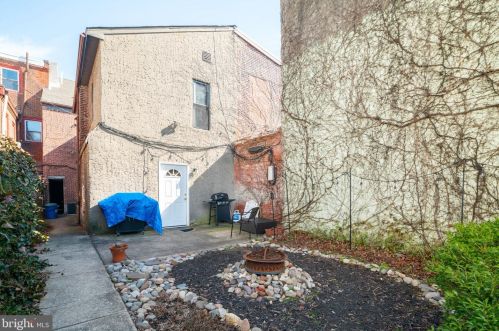 922 4 St, Philadelphia PA 19147-4104 exterior