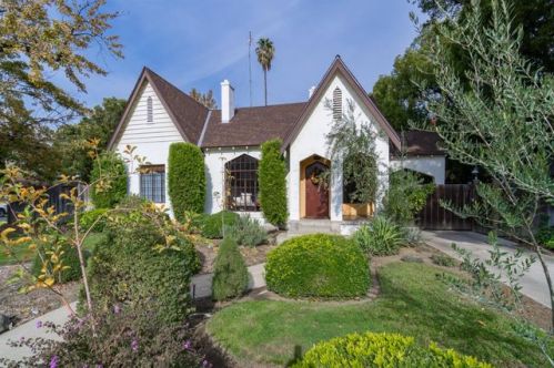 517 Clinton Ave, Fresno, CA 93705-4552