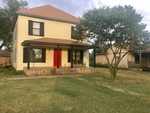 501 5th St, Okeene, OK 73763-9132