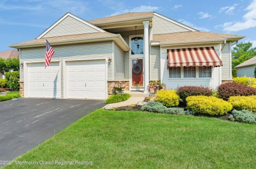 15 Rossini Rd, Lakehurst, NJ 08759-6199