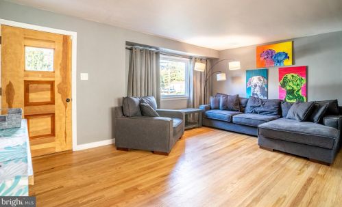 13 Macon Dr, Trenton, NJ 08619-1409