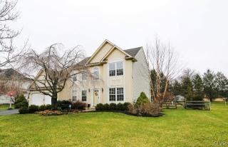 359 Hopewell Dr, Allentown, PA 18104-8502