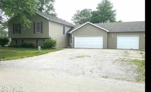 105 Maltby St, Tabor, IL 61778-9513