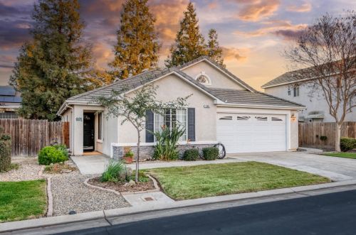 185 Wathen Ave, Clovis, CA 93611-6172