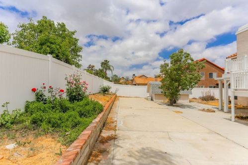 8623 Mesa Oak Dr, Riverside CA  92508-3123 exterior