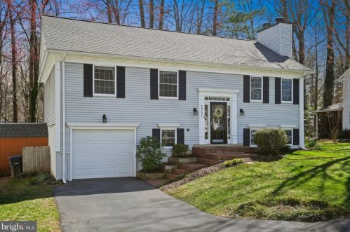 10121 Schoolhouse Woods Ct, Springfield VA  22015-2725 exterior