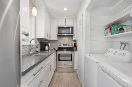 19745 Keswick Ln, Huntington Beach CA  92646-4246 exterior