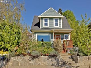 617 Skidmore St, Portland, OR 97217-3055