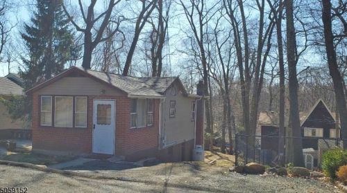 10 Cornell Way, Hopatcong, NJ 07843-1205