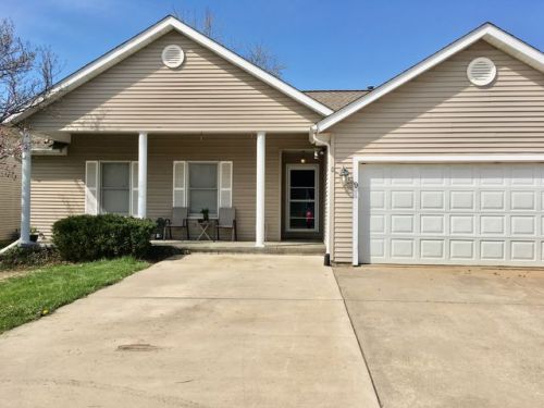 9 Carl St, Riverton, IL 62561-9643